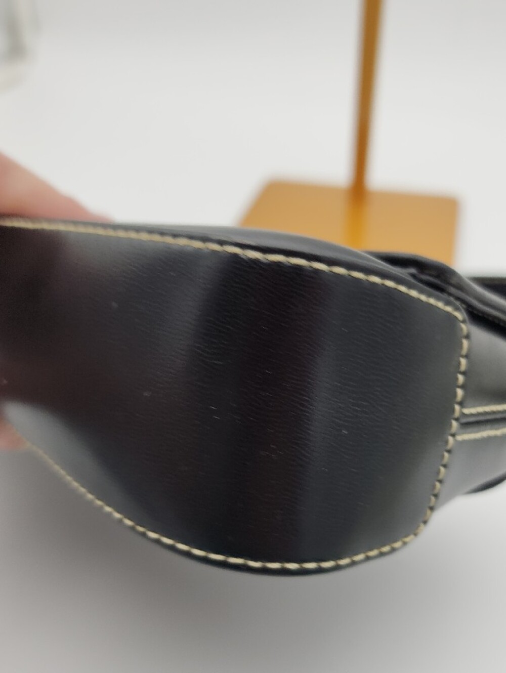 Liz Claiborne Black Leather Shoulder Bag with Contrast Stitching - Picture 9 of 13